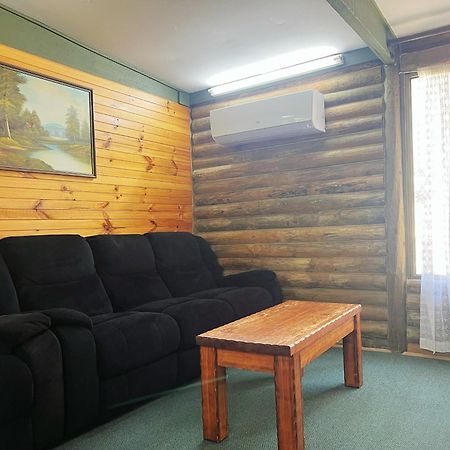 Lakes Entrance Log Cabins エクステリア 写真